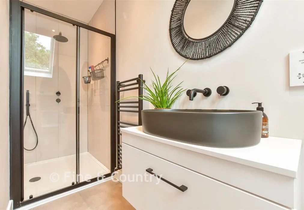 En-Suite Shower Room - Westcourt Lane, Shepherdswell, Dover, Kent - Wards of Kent