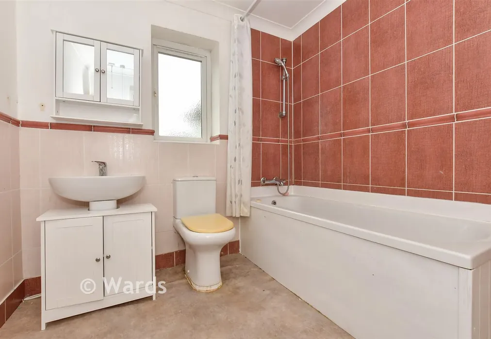 Bathroom - St. Radigund's Road, Dover, Kent - Wards of Kent