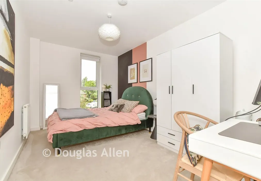 Bedroom 2 - Lena Kennedy Close, Chingford - Wards of Kent