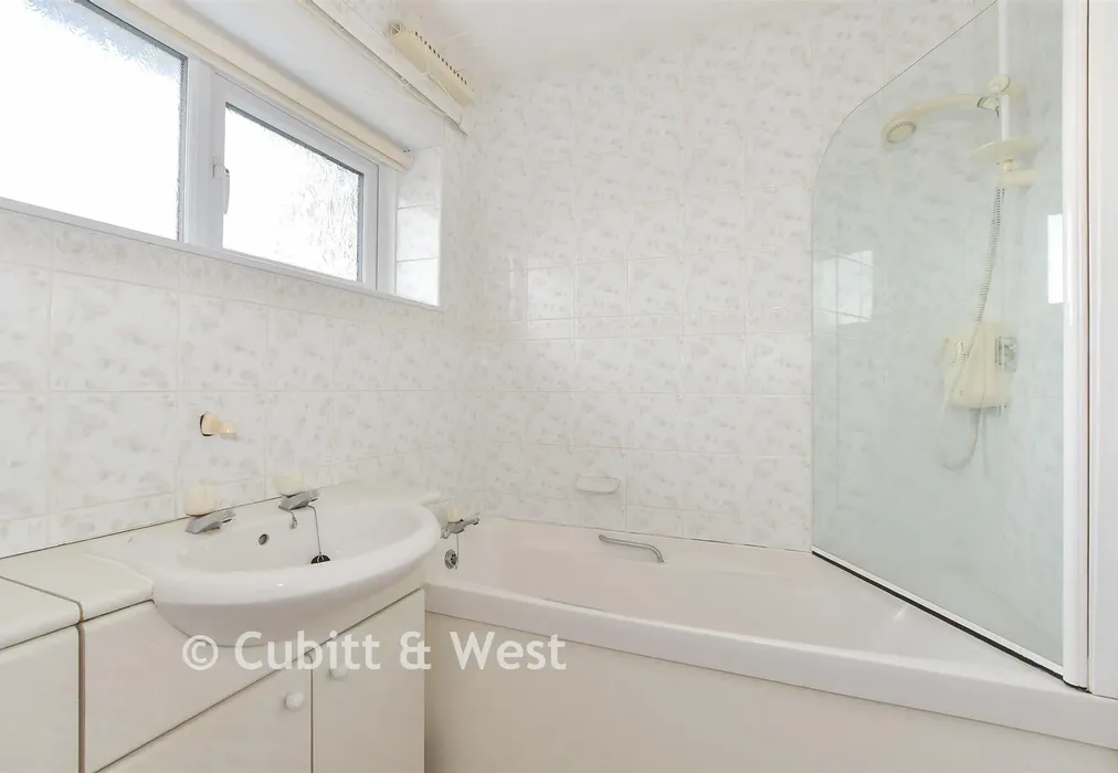 Bathroom - Constable Road, Crawley, West Sussex - Wards of Kent