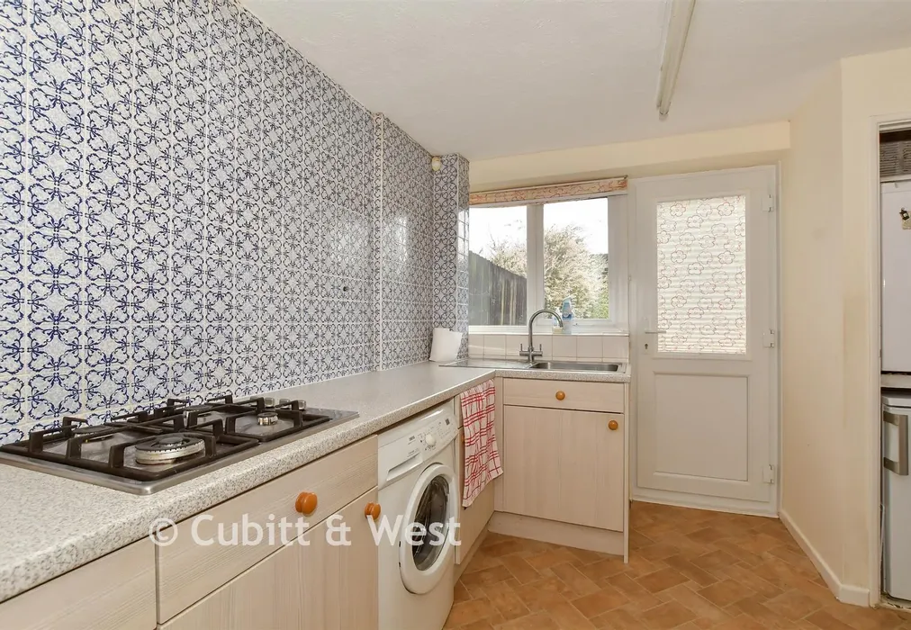 Kitchen - Constable Road, Crawley, West Sussex - Wards of Kent