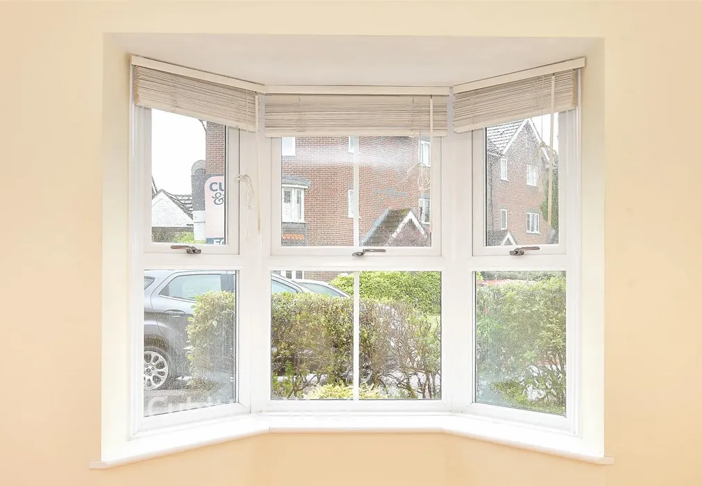 Internal Lifestyle Photograph - Walker Road, Maidenbower, Crawley, West Sussex - Wards of Kent
