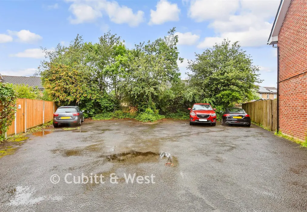 Driveway/Parking - Walker Road, Maidenbower, Crawley, West Sussex - Wards of Kent