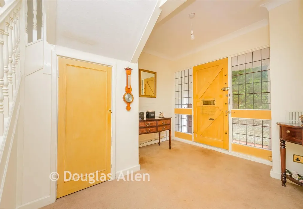 Entrance Hall - Woodbury Hill, Loughton, Essex - Wards of Kent