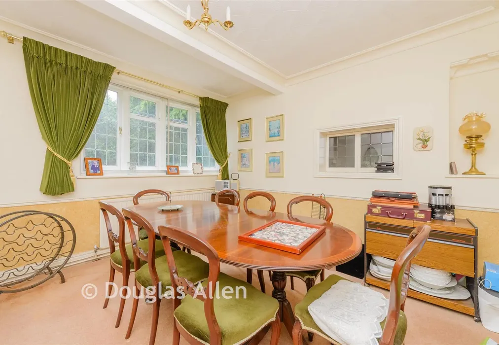 Dining Room - Woodbury Hill, Loughton, Essex - Wards of Kent