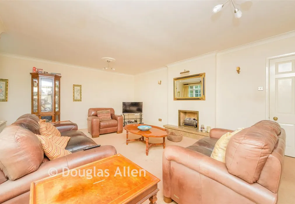 Lounge - Woodbury Hill, Loughton, Essex - Wards of Kent