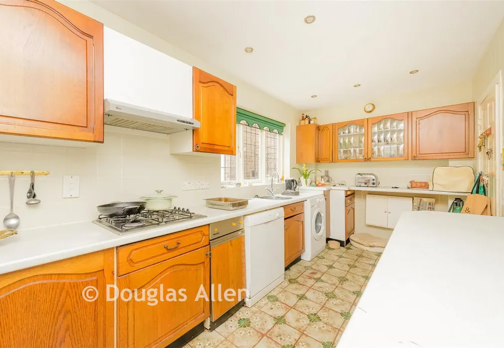 Kitchen - Woodbury Hill, Loughton, Essex - Wards of Kent