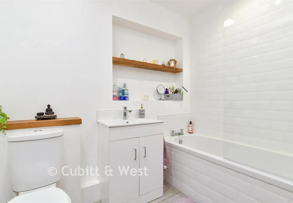 Bathroom - Downs Valley Road, Woodingdean, East Sussex - Wards of Kent