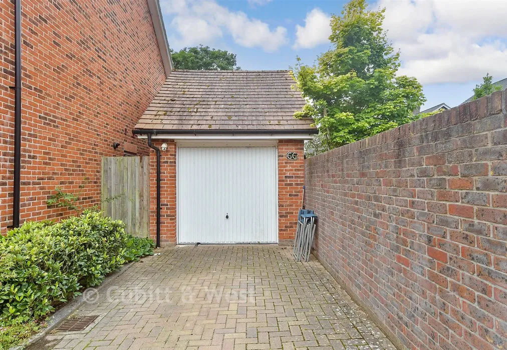 Garage - Somerley Drive, Forge Wood, Crawley, West Sussex - Wards of Kent