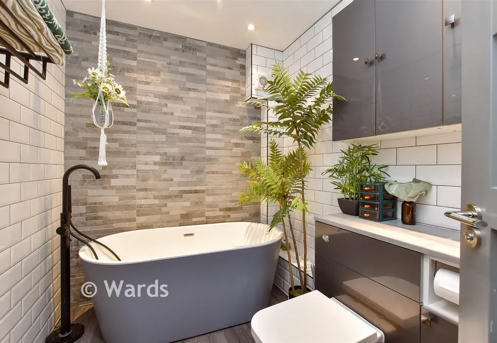 Bathroom - Baldwin Road, Minster-On-Sea, Kent - Wards of Kent