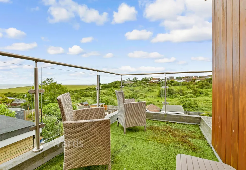 Balcony /Terrace - Baldwin Road, Minster-On-Sea, Kent - Wards of Kent