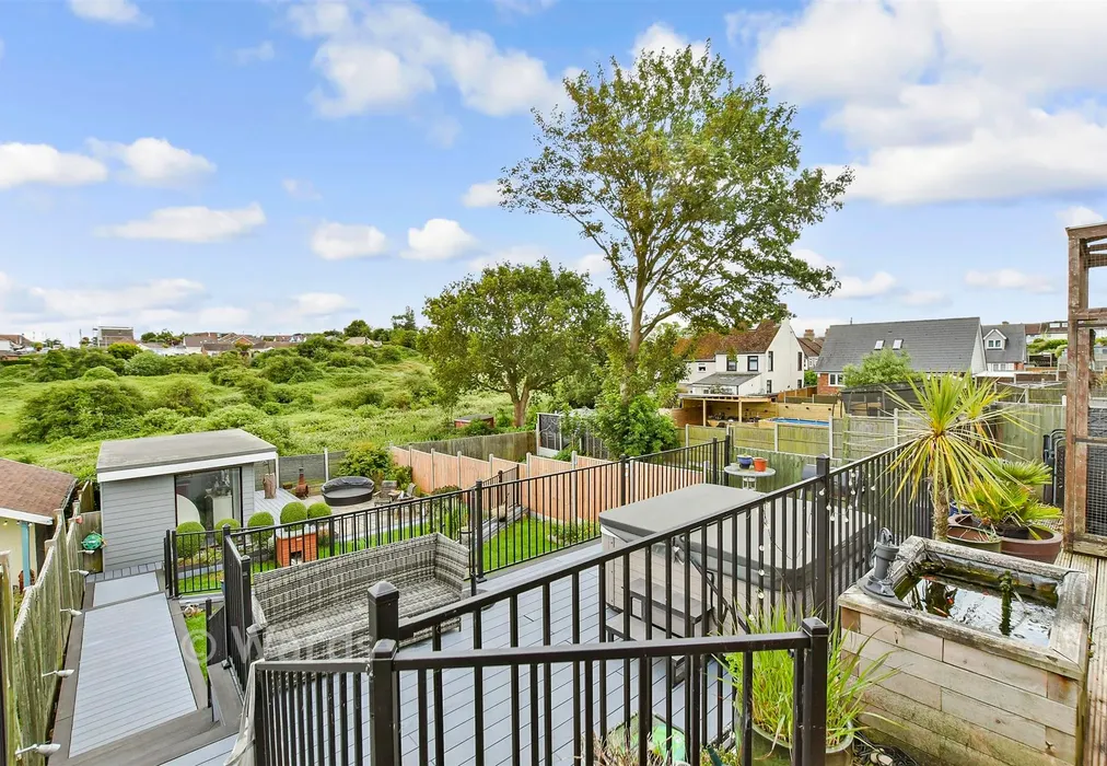 Rear Garden - Baldwin Road, Minster-On-Sea, Kent - Wards of Kent