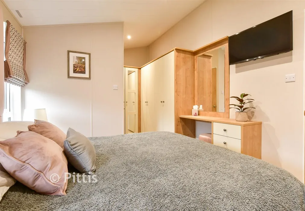 Bedroom 1* - Carters Road, Upton, Ryde, Isle of Wight - Wards of Kent