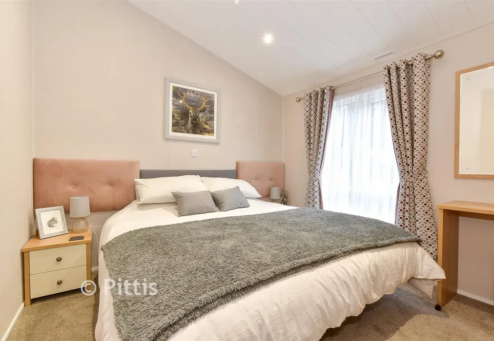 Bedroom 2* - Carters Road, Upton, Ryde, Isle of Wight - Wards of Kent