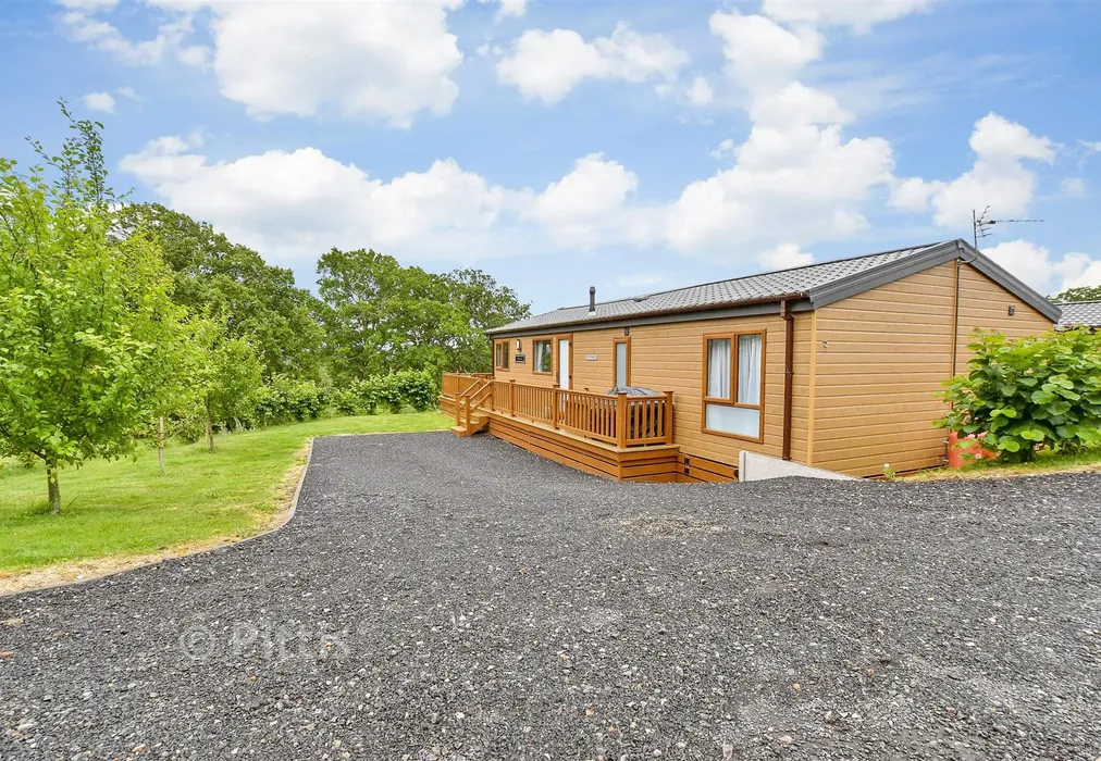 Driveway/Parking* - Carters Road, Upton, Ryde, Isle of Wight - Wards of Kent