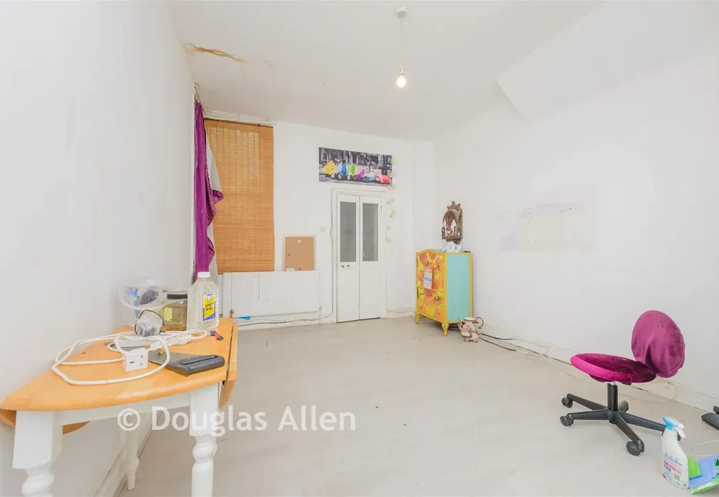 Lounge - Warwick Gardens, Ilford, Essex - Wards of Kent