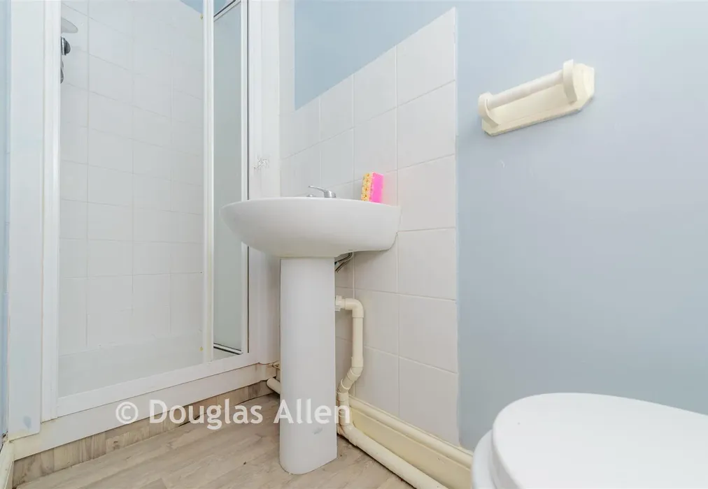 En-Suite Shower Room - Warwick Gardens, Ilford, Essex - Wards of Kent
