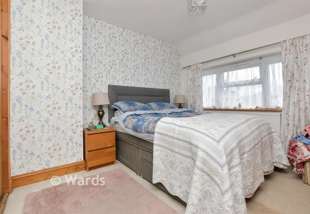 Bedroom 1 - James Close, Ash, Kent - Wards of Kent
