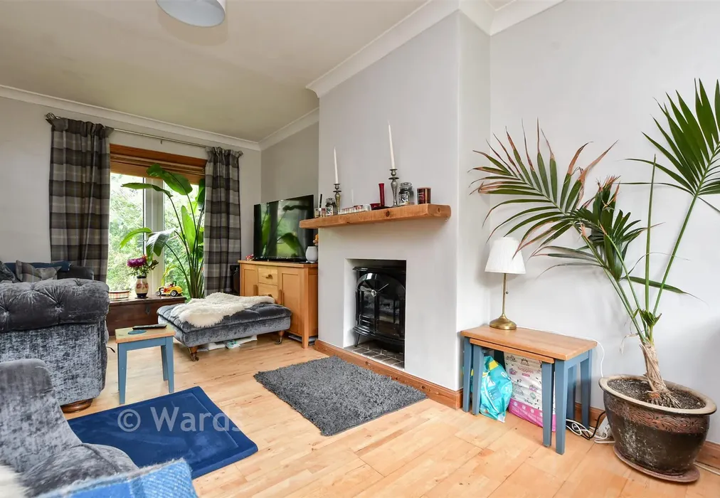 Lounge - James Close, Ash, Kent - Wards of Kent