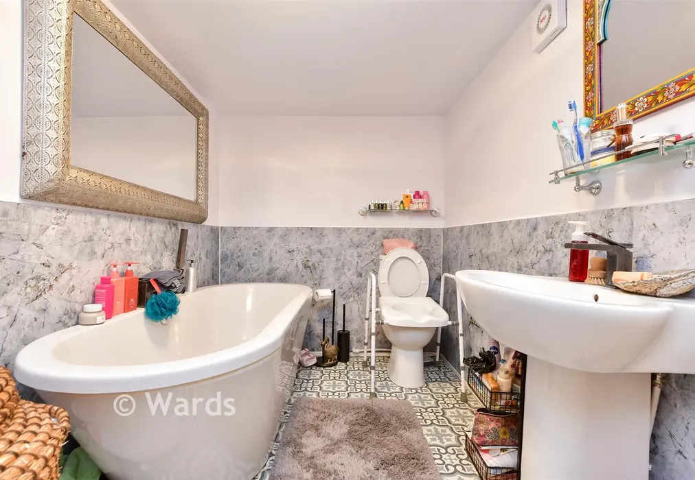 Annex Bathroom - James Close, Ash, Kent - Wards of Kent