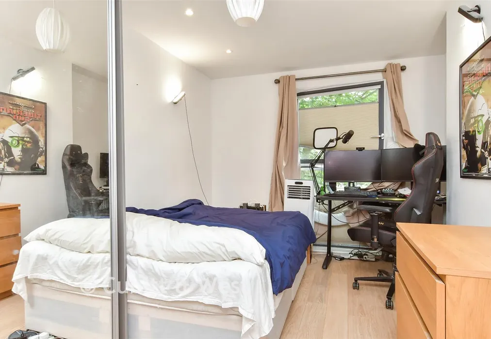 Bedroom 1 - Dyke Road, Brighton, East Sussex - Wards of Kent