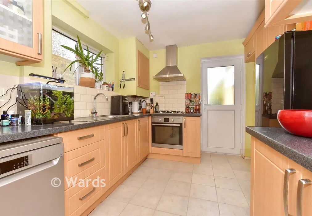 Kitchen - Wife Of Bath Hill, Canterbury, Kent - Wards of Kent