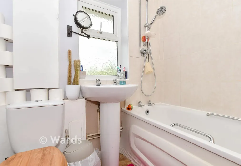 Bathroom - Wife Of Bath Hill, Canterbury, Kent - Wards of Kent