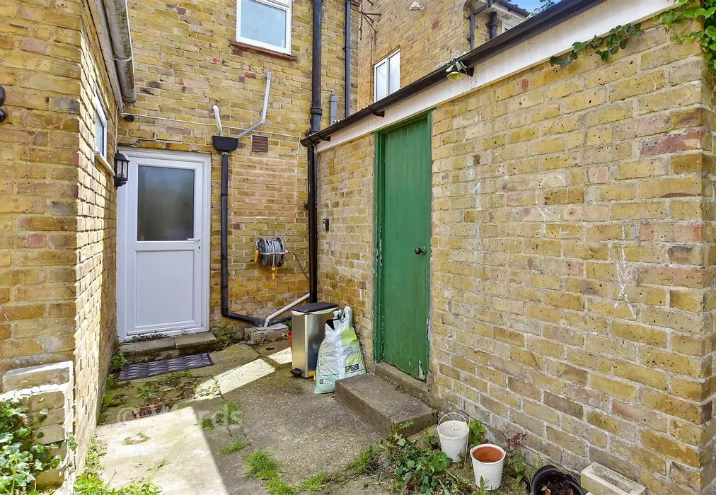 Workshop/Outbuildings - Wife Of Bath Hill, Canterbury, Kent - Wards of Kent