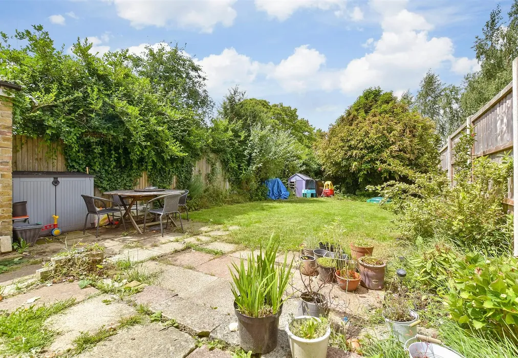 Rear Garden - Wife Of Bath Hill, Canterbury, Kent - Wards of Kent