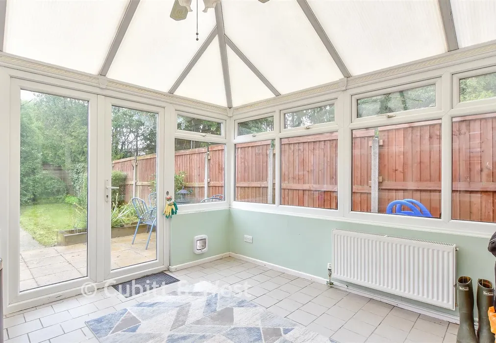 Conservatory - Dockenfield Close, Havant, Hampshire - Wards of Kent