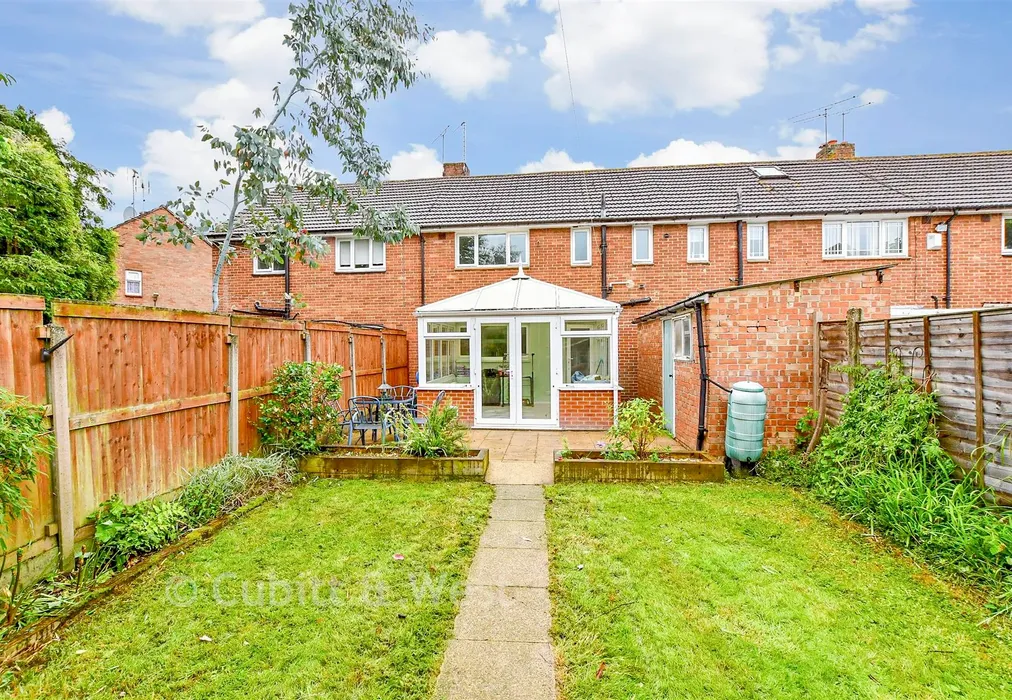 Rear Garden - Dockenfield Close, Havant, Hampshire - Wards of Kent
