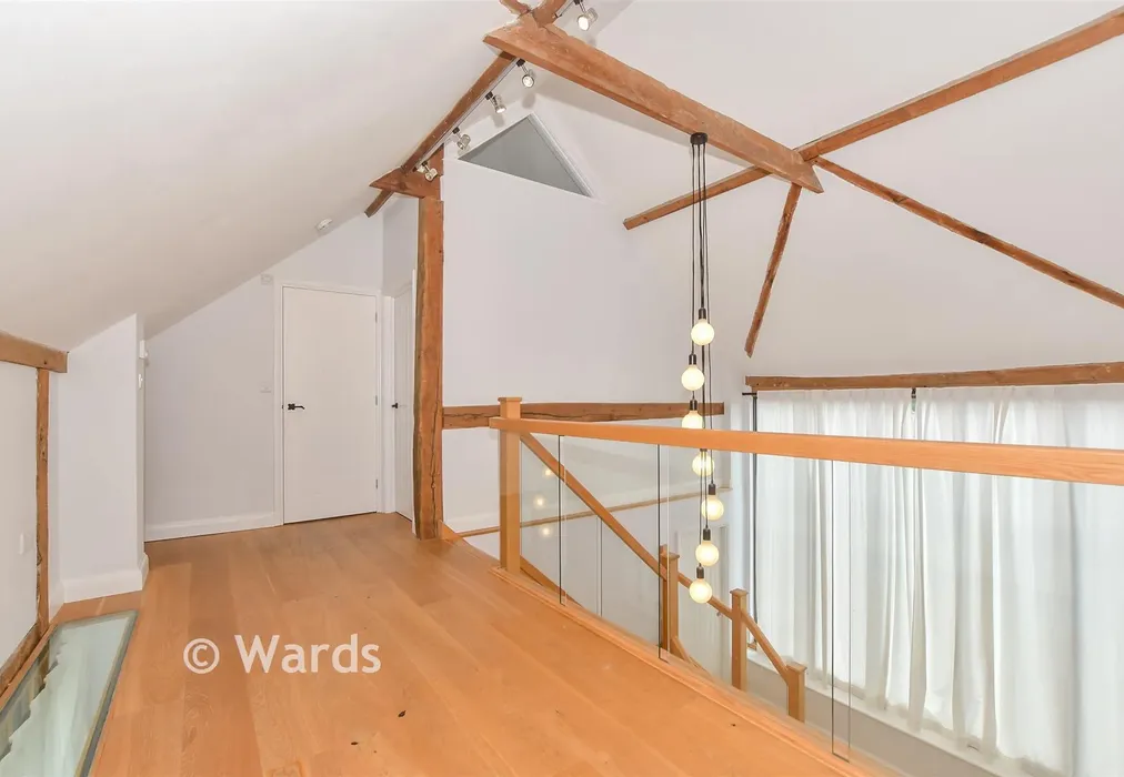 Landing - Plumtree Road, Headcorn, Ashford, Kent - Wards of Kent