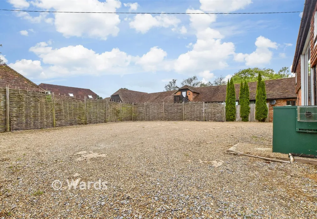 Driveway/Parking - Plumtree Road, Headcorn, Ashford, Kent - Wards of Kent