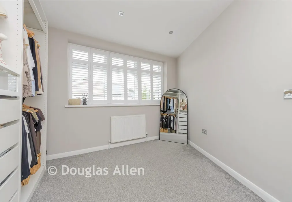 Bedroom 2 - Arrowsmith Path, Chigwell, Essex - Wards of Kent