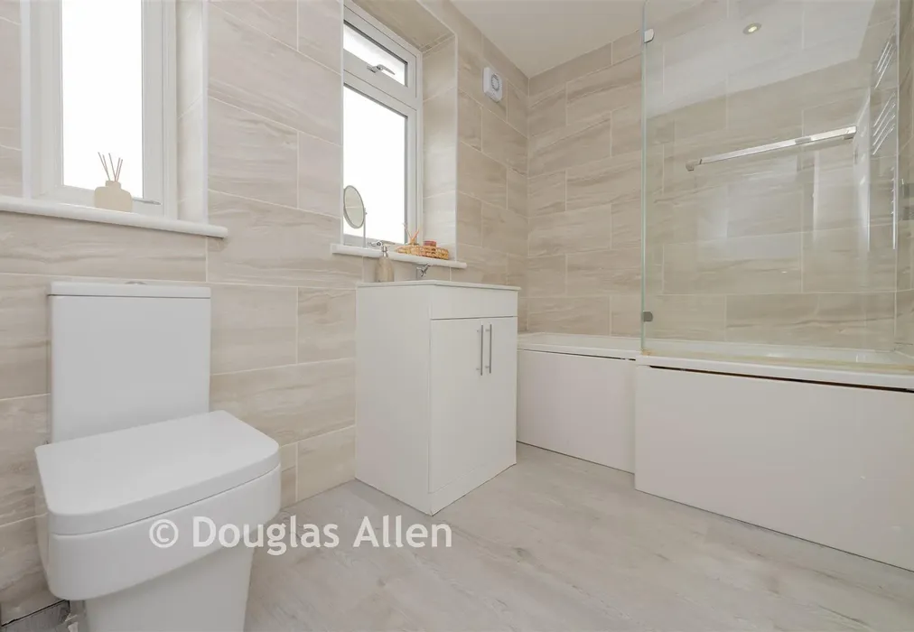 Bathroom - Arrowsmith Path, Chigwell, Essex - Wards of Kent