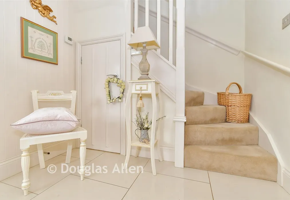 Internal Lifestyle Photograph - Home Farm, Fiddlers Hamlet, Essex - Wards of Kent