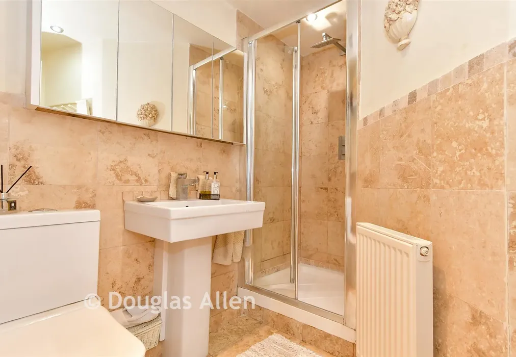 Shower Room - Home Farm, Fiddlers Hamlet, Essex - Wards of Kent