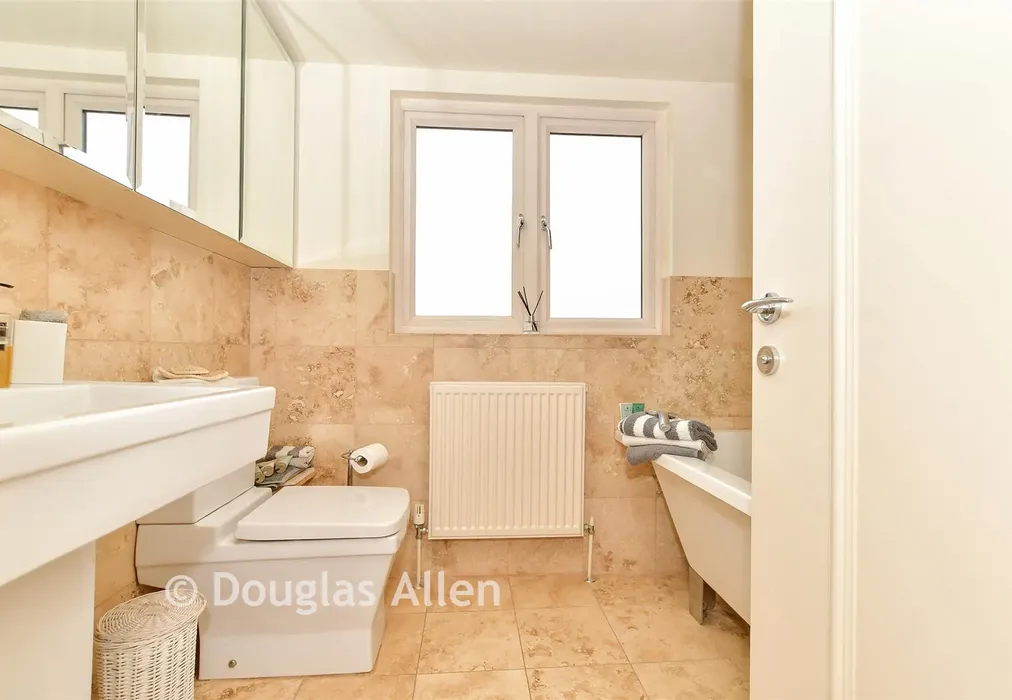 Bathroom - Home Farm, Fiddlers Hamlet, Essex - Wards of Kent