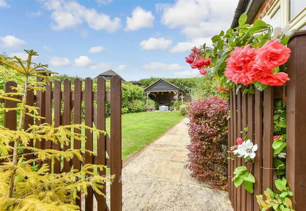 External Lifestyle Photograph - Home Farm, Fiddlers Hamlet, Essex - Wards of Kent