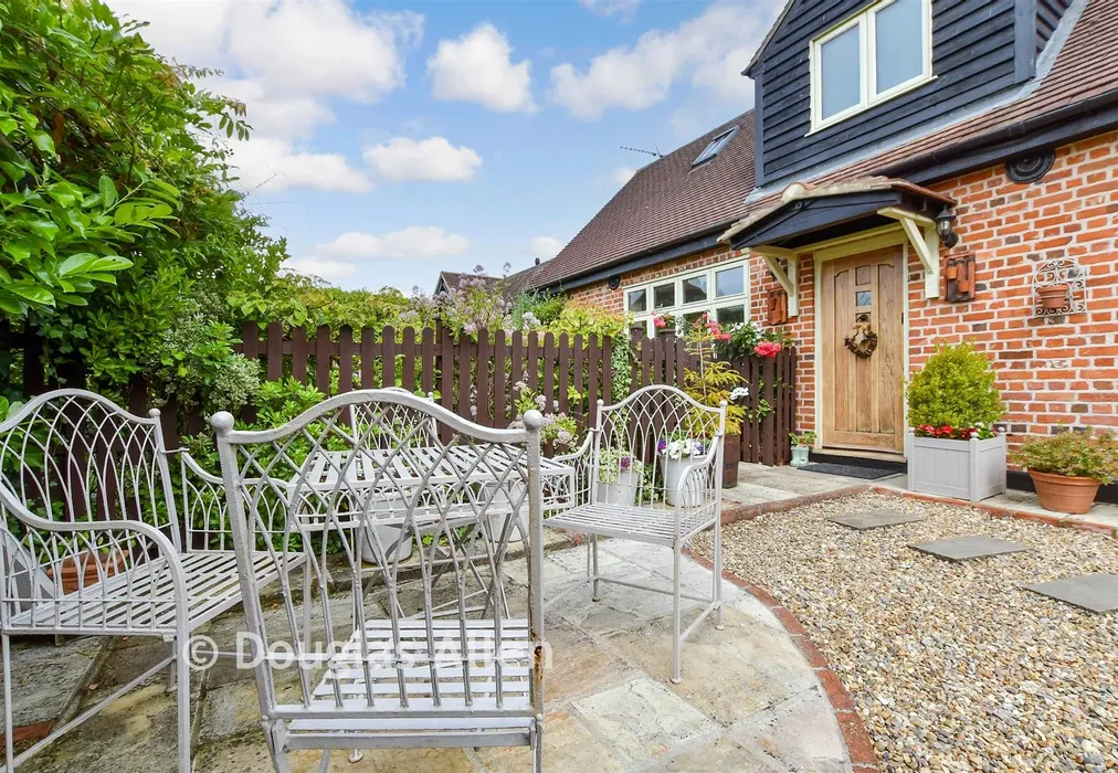 External Lifestyle Photograph - Home Farm, Fiddlers Hamlet, Essex - Wards of Kent