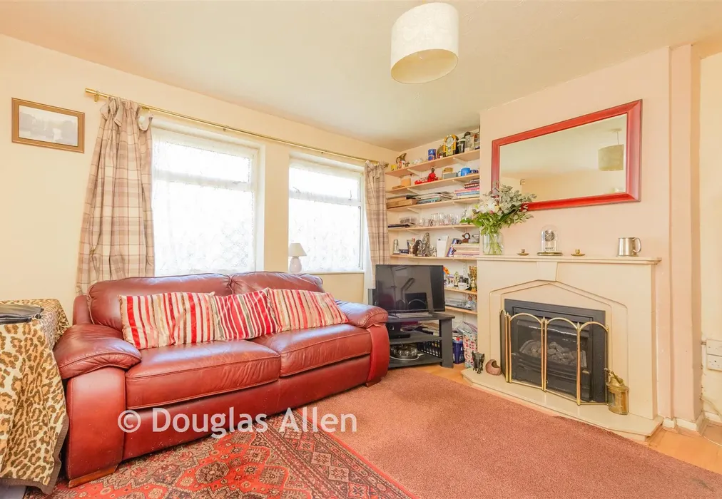 Lounge - Belmont Avenue, Wickford, Essex - Wards of Kent