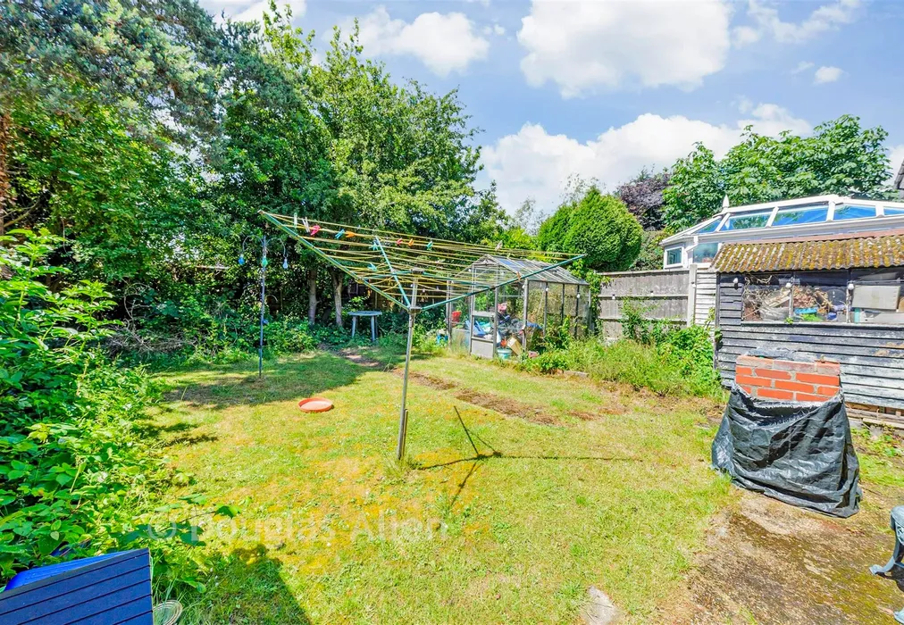 Rear Garden - Belmont Avenue, Wickford, Essex - Wards of Kent
