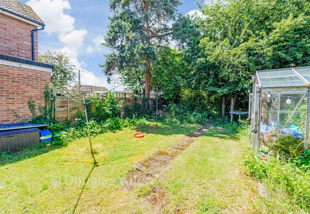 Rear Garden - Belmont Avenue, Wickford, Essex - Wards of Kent