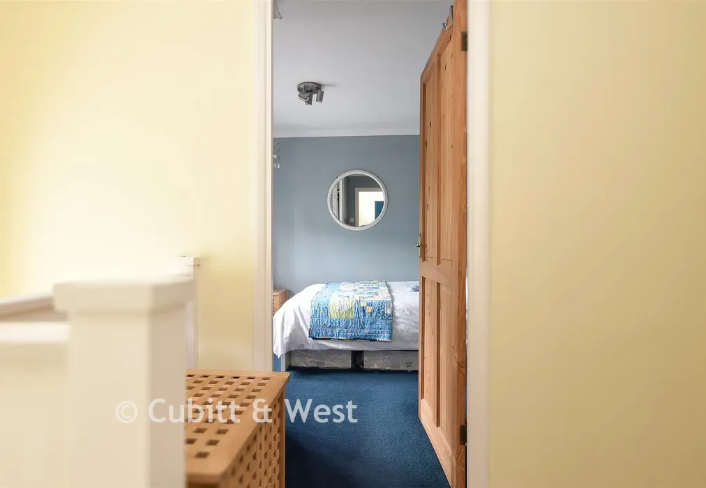 Landing - Oak End, Beare Green, Surrey - Wards of Kent