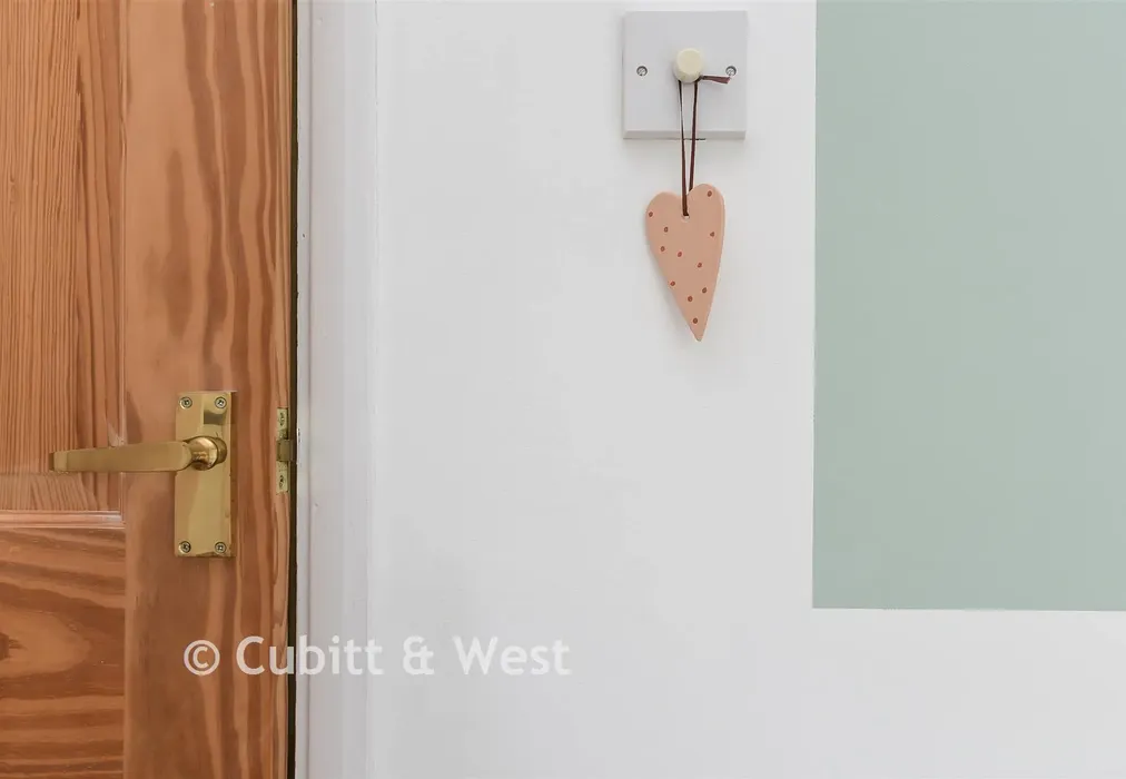 Internal Lifestyle Photograph - Oak End, Beare Green, Surrey - Wards of Kent