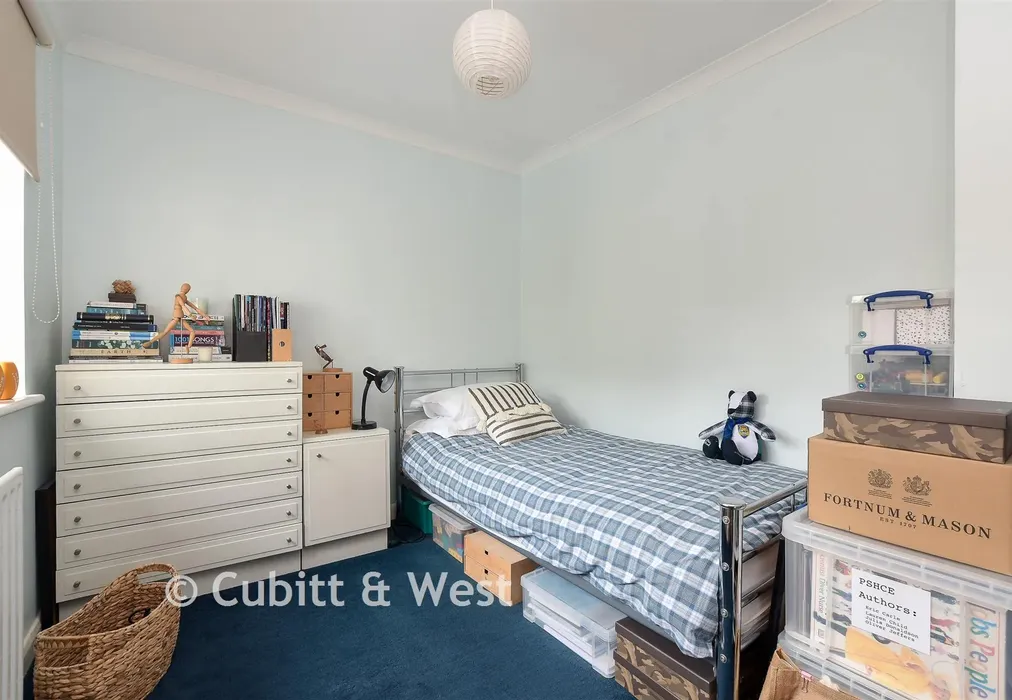 Bedroom 3 - Oak End, Beare Green, Surrey - Wards of Kent