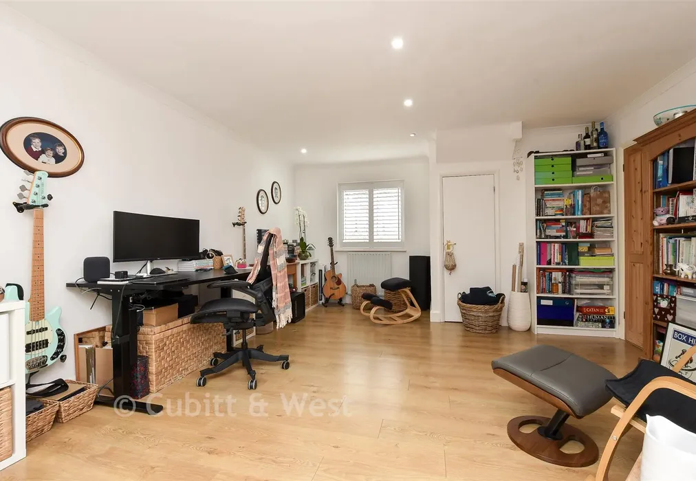 Lounge - Oak End, Beare Green, Surrey - Wards of Kent