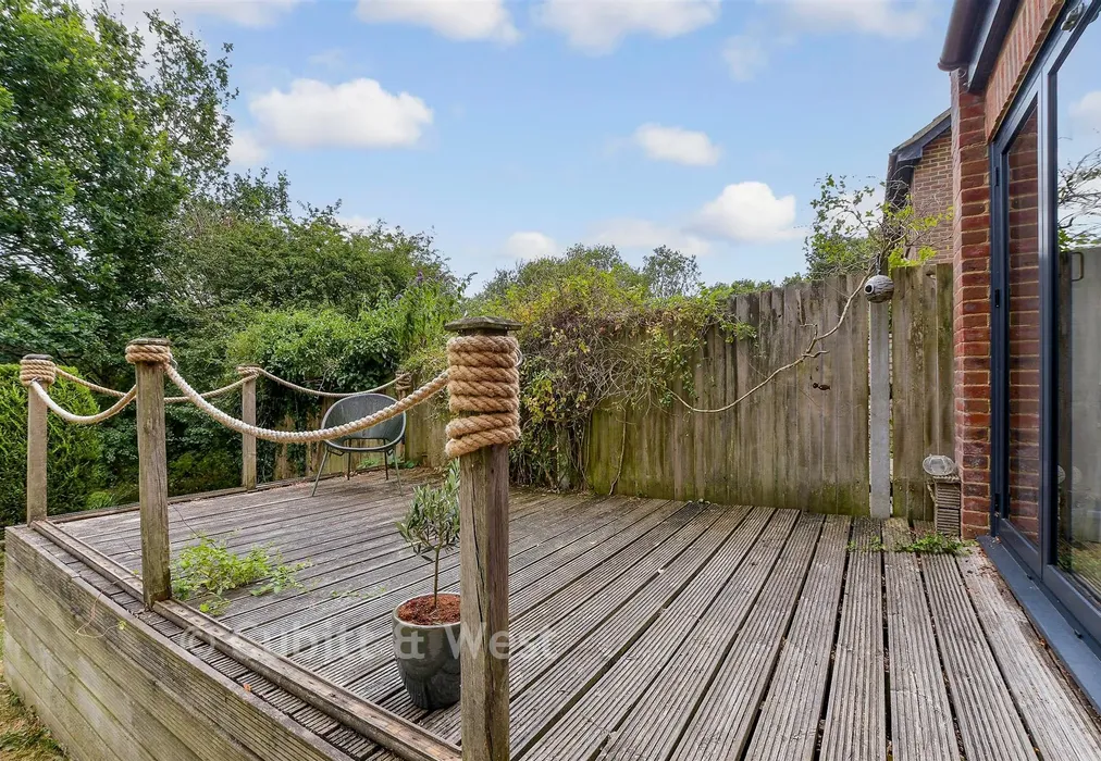 Rear Garden - Oak End, Beare Green, Surrey - Wards of Kent