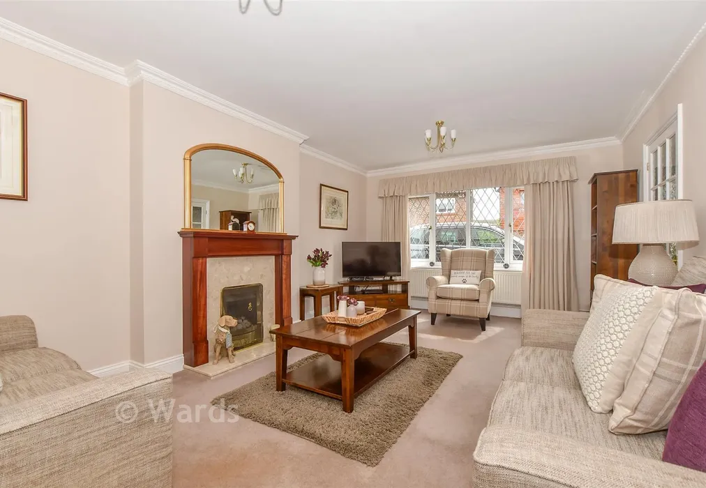 Lounge - Brisley Court, Kingsnorth, Kent - Wards of Kent