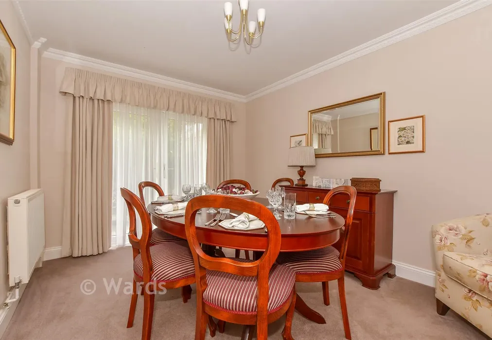 Dining Room - Brisley Court, Kingsnorth, Kent - Wards of Kent
